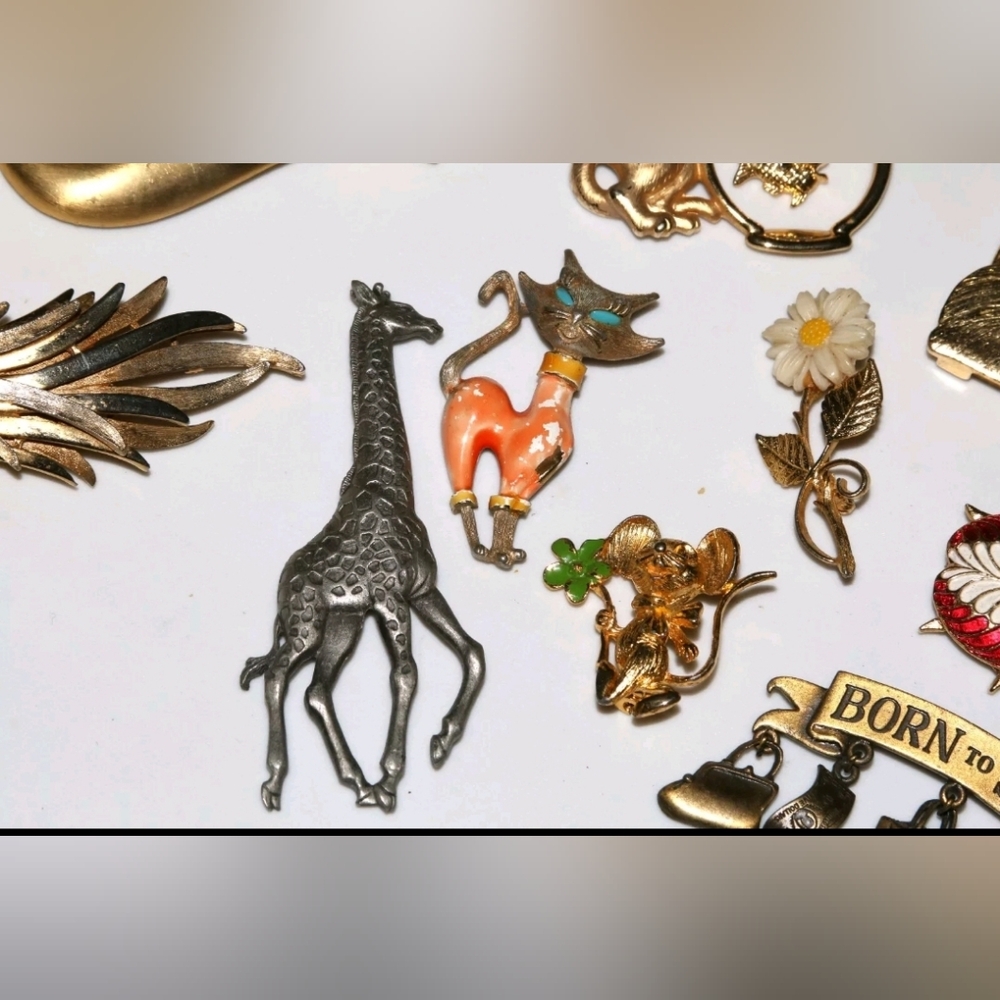 Vintage brooch lot estate fashion jewelry cat daisy ladybug giraffe. JJ Jonette - Picture 4 of 6